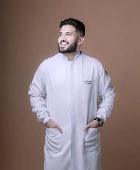 Dr. Sergio Valadez, cirujano e implantólogo